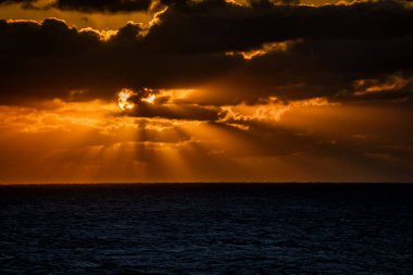 Okyanus günbatımı Supertanker yakalanan