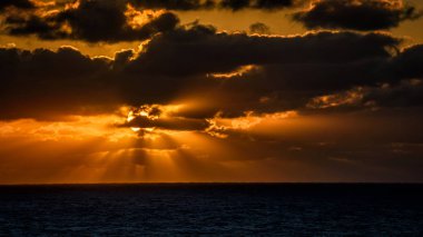 Okyanus günbatımı Supertanker yakalanan