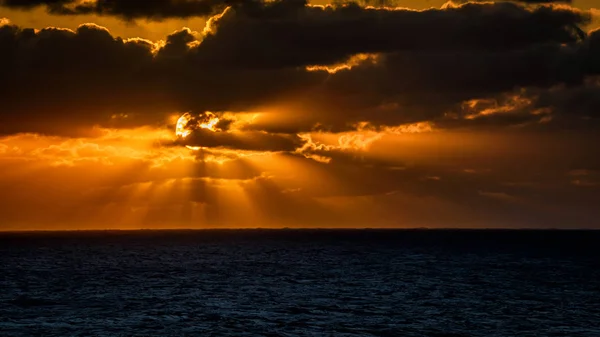 Ηλιοβασίλεμα Ωκεανού Που Αιχμαλωτίστηκε Από Υπερδεξαμενόπλοιο — Φωτογραφία Αρχείου