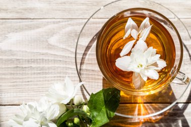 Çay eşliğinde görüntü.