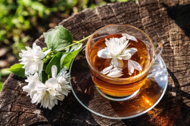 Çay eşliğinde görüntü.