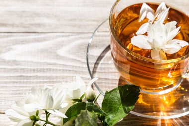 Çay eşliğinde görüntü.