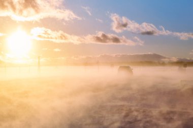 Bir kar fırtınası ile resim.