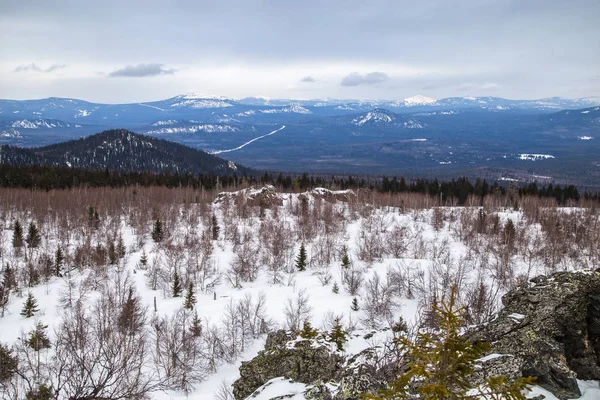 Munți Acoperiți Zăpadă Timpul Iernii Sudul Uralilor — Fotografie, imagine de stoc