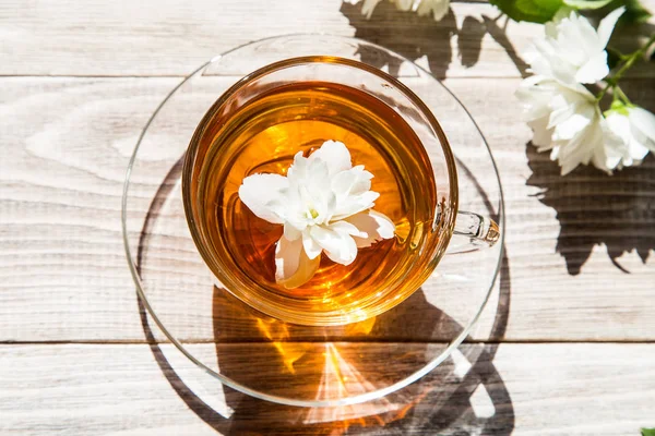 Jazmín Una Taza Sobre Fondo Madera —  Fotos de Stock