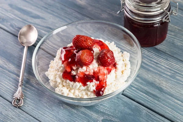 Cottage Cheese Jam Strawberry Wooden Table — Stock Photo, Image