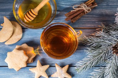 Çay eşliğinde görüntü.