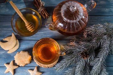 Çay eşliğinde görüntü.