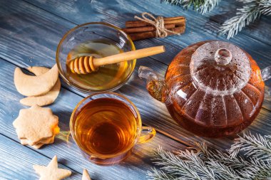 Çay eşliğinde görüntü.