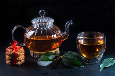 Çay eşliğinde görüntü.
