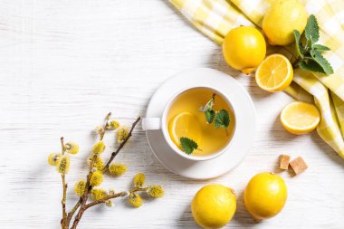 Çay eşliğinde görüntü.