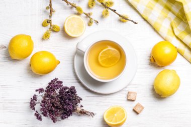 Çay eşliğinde görüntü.