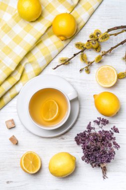 Çay eşliğinde görüntü.