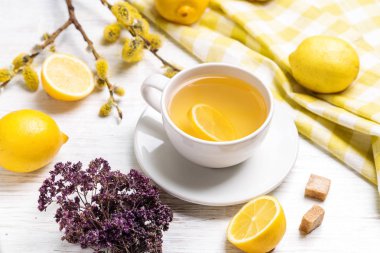 Çay eşliğinde görüntü.