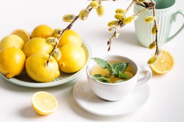 Çay eşliğinde görüntü.