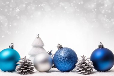 Noel süslemeleri ile resim.