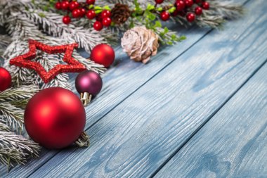 Noel süslemeleri ile resim.