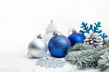 Noel süslemeleri ile resim.