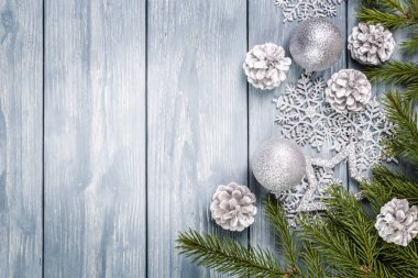 Noel süslemeleri ile resim.