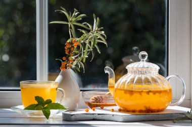 Deniz dikeni çayı ile görüntü.