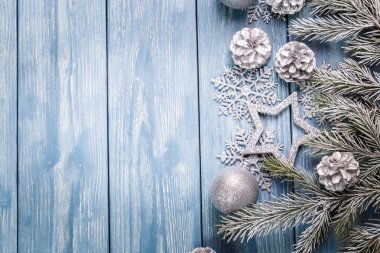 Noel süslemeleri ile resim.