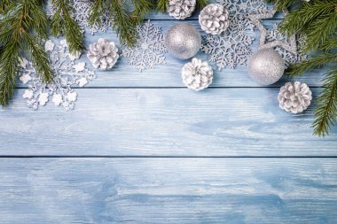 Noel süslemeleri ile resim.