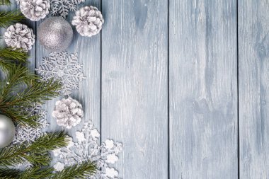 Noel süslemeleri ile resim.