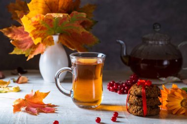 Çay eşliğinde görüntü.