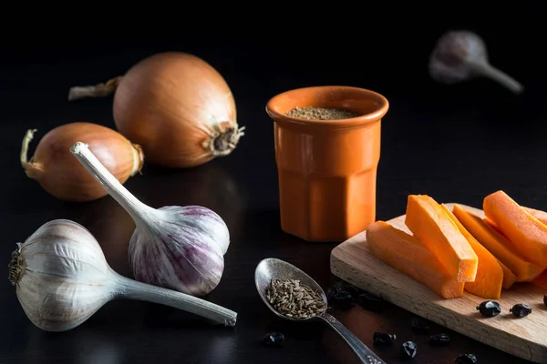 Sebze ve baharatlı görüntü.