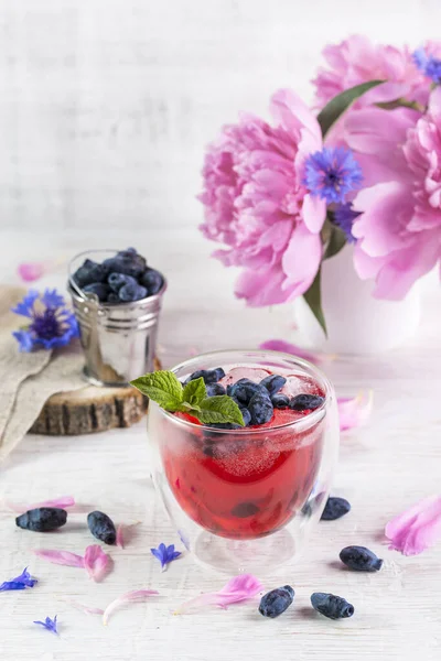 Bebida Rosa Verano Con Madreselva Hielo Copiar Espacio —  Fotos de Stock