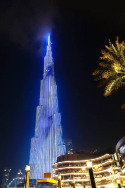 DUBAI, BAE - 25 Eylül 2018: Burç Halife gökdeleni, Dubai.Burj Khalifa Dubai 'de 829.8 metre yükseklikte ayakta duran dünyanın en uzun gökdelenidir.