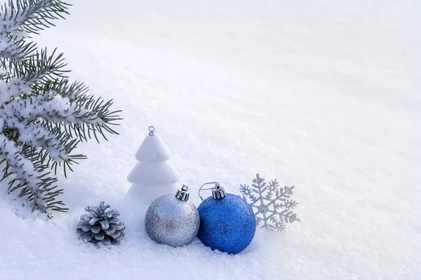 Blaue Weihnachtsdekoration Schnee — Stockfoto