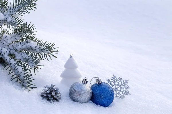 Blaue Weihnachtsdekoration Schnee — Stockfoto