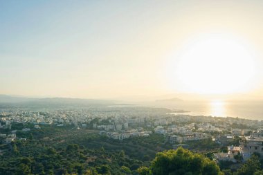 Gün batımında chania şehir ve deniz arka plan havadan görünümü. Girit adası, Yunanistan 