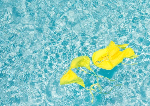 Yellow Bikini Clean Blue Water Pool — 스톡 사진