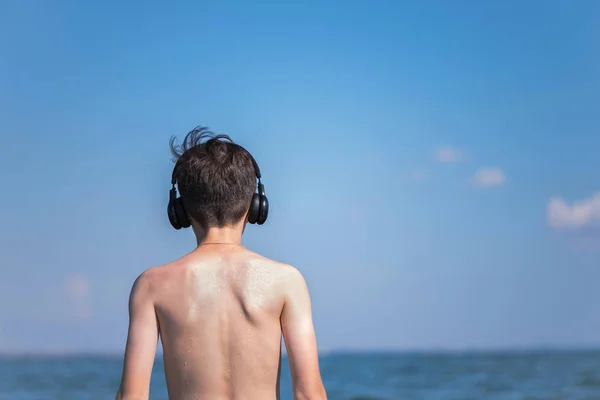 Teen Boy Headphones Beach Traveling Child Concept — Stock Photo, Image