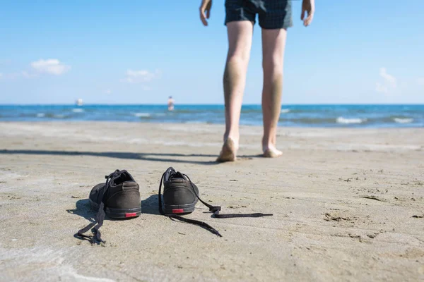 Silhouette Garçon Adolescent Sur Plage Concept — Photo