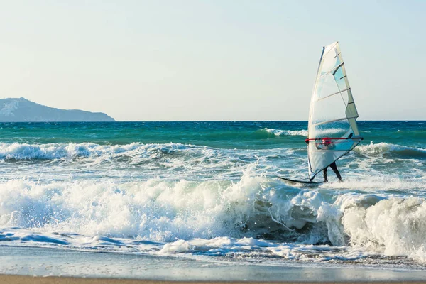 Windsurferzy Morzu Krecie Zachodzie Słońca Windsurfing Heraklionie Grecja — Zdjęcie stockowe