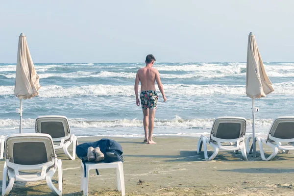 Niño Pantalones Cortos Playa Arena Mackenzie Larnaca Chipre — Foto de Stock