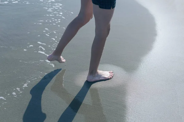 Weibliche Beine Und Füße Strand Sand — Stockfoto