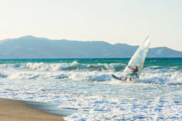 Windsurferzy Morzu Krecie Zachodzie Słońca Windsurfing Heraklionie Grecja — Zdjęcie stockowe