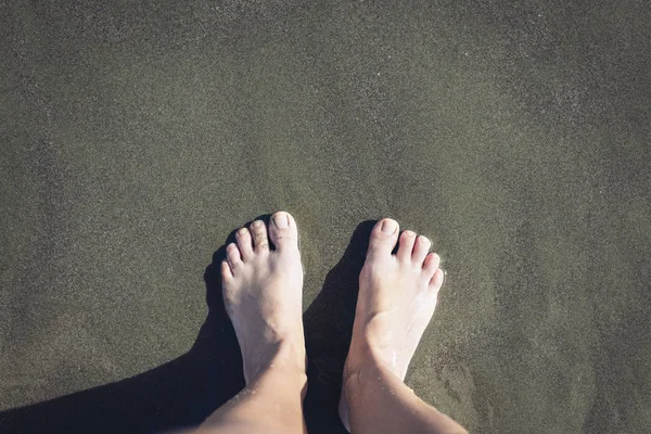 Kumda Kadın Bacakları Ayakları — Stok fotoğraf