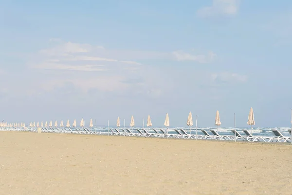 Mackenzie Playa Ciudad Larnaca Vistas Mar Sombrillas Tumbonas Atardecer Makenzy — Foto de Stock