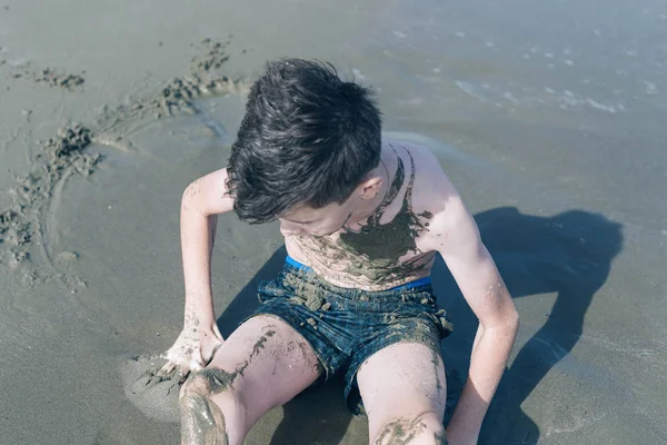 Bonito Menino Divertindo Praia — Fotografia de Stock