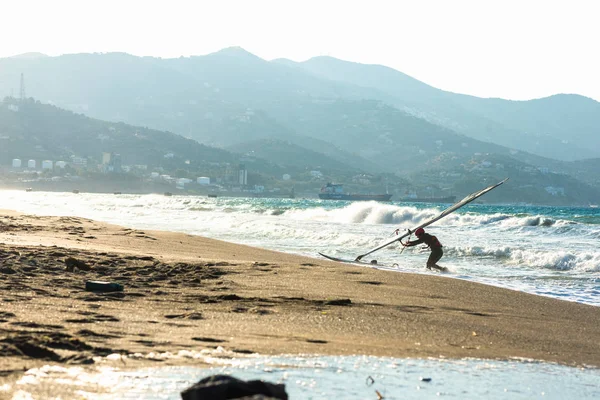 Windsurferzy Morzu Krecie Zachodzie Słońca Windsurfing Heraklionie Grecja — Zdjęcie stockowe