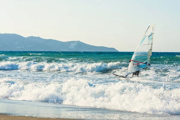 Windsurferzy Morzu Krecie Zachodzie Słońca Windsurfing Heraklionie Grecja — Zdjęcie stockowe