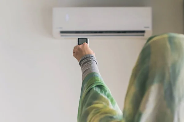 Muslim Woman Scarf Holding Remote Controller Air Conditioner Room — Stock Photo, Image