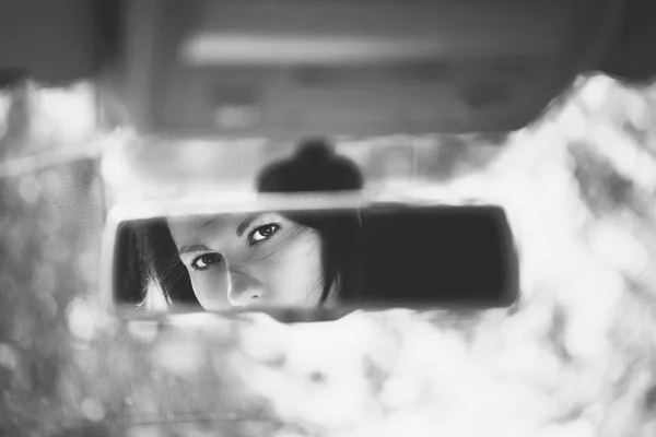 Svart Och Vit Konst Bild Vacker Ung Kvinna Ansikte Bilen — Stockfoto