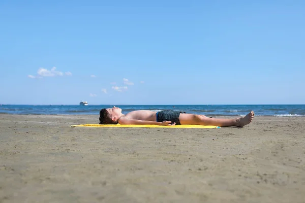 Teen Boy Lying Yellow Towel Sunbathes Beach — Stock Photo, Image