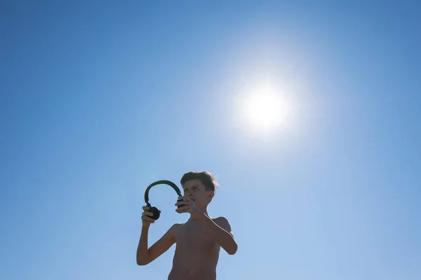 Teen Boy Headphones Beach Traveling Child Concept — Stock Photo, Image